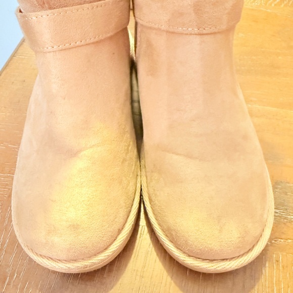 Airwalk Cozy Tan Faux Fur Lined Women's Boots - Picture 2 of 10